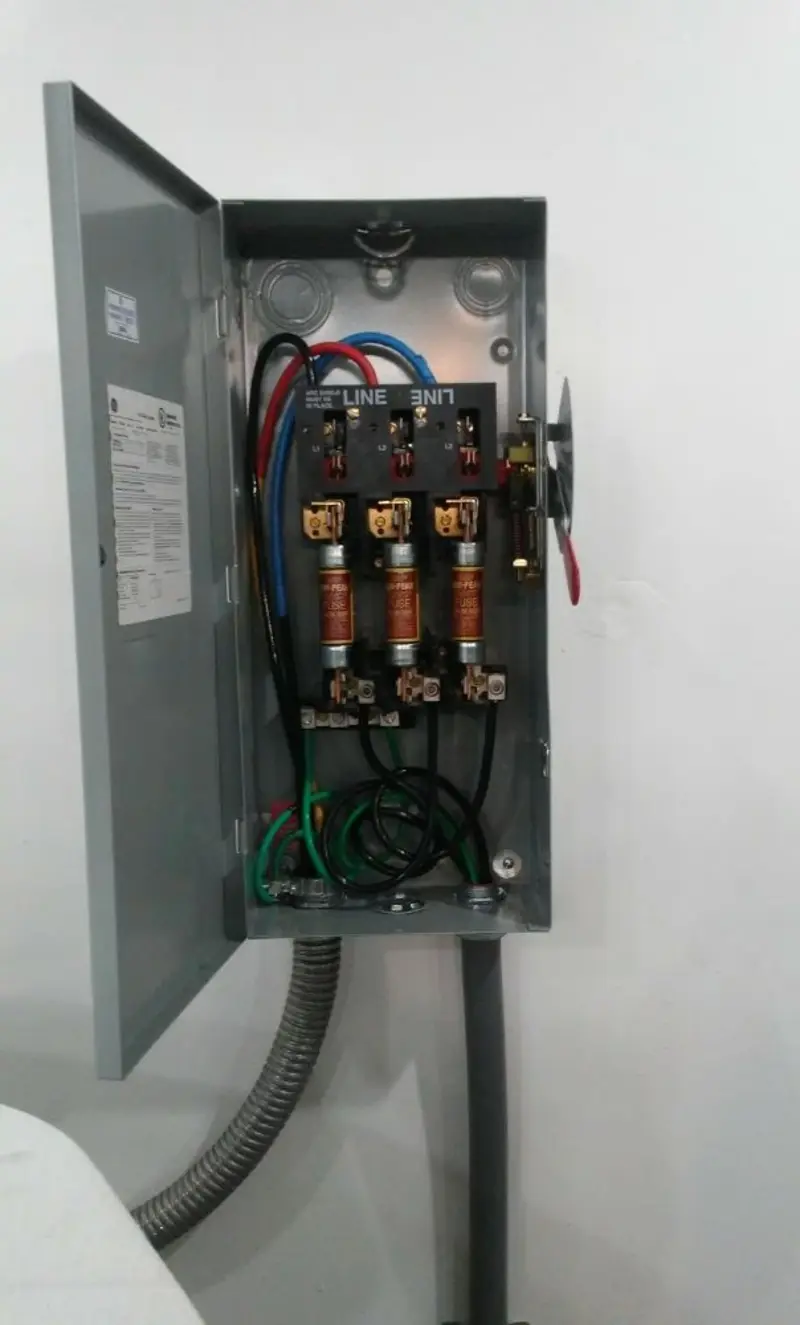 Three-phase disconnect switch installed for Smoke Detector Installation in Damascus